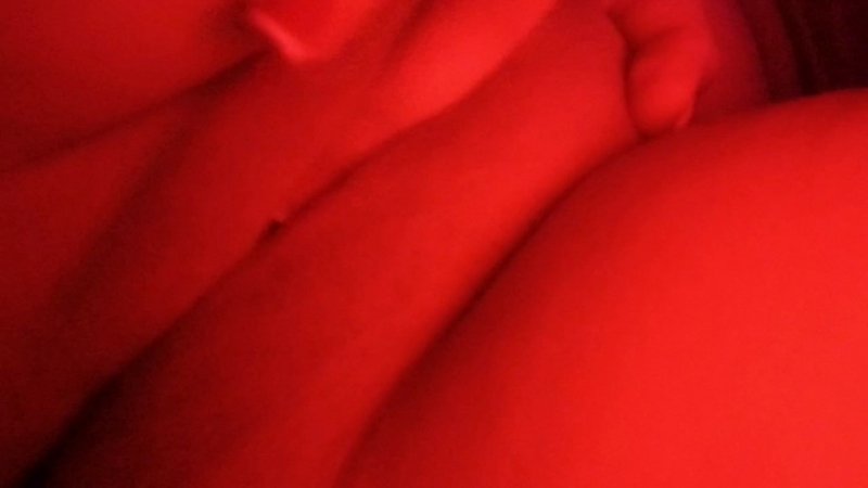 Mia Jhons in big bladder pissing — leaked pissing video